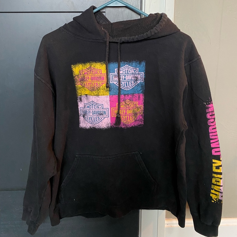 Women Black Harley Davidson sweatshirt.